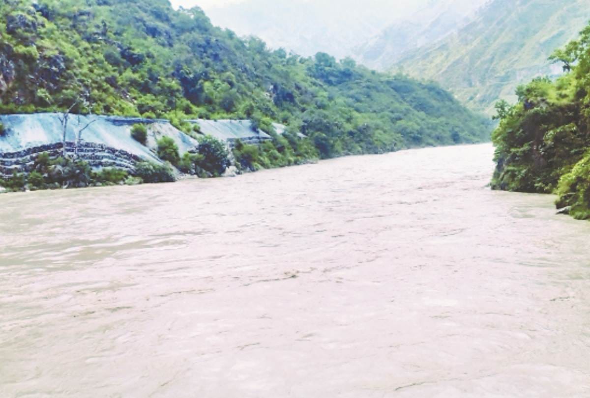 सतलुज का जल स्तर बढ़ा प्रशासन का अलर्ट