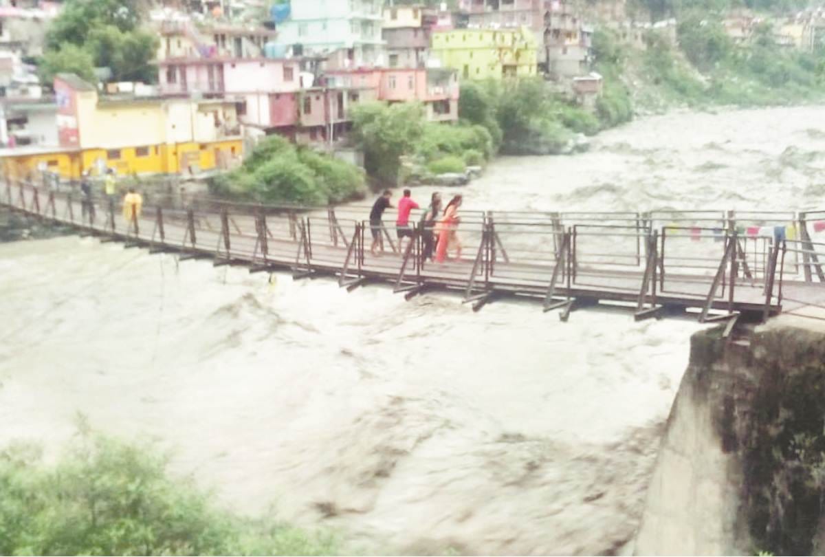 सतलुज का जल स्तर बढ़ा प्रशासन का अलर्ट