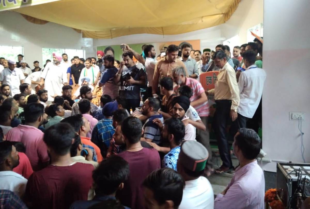 Fight between congress workers in una himachal pradesh