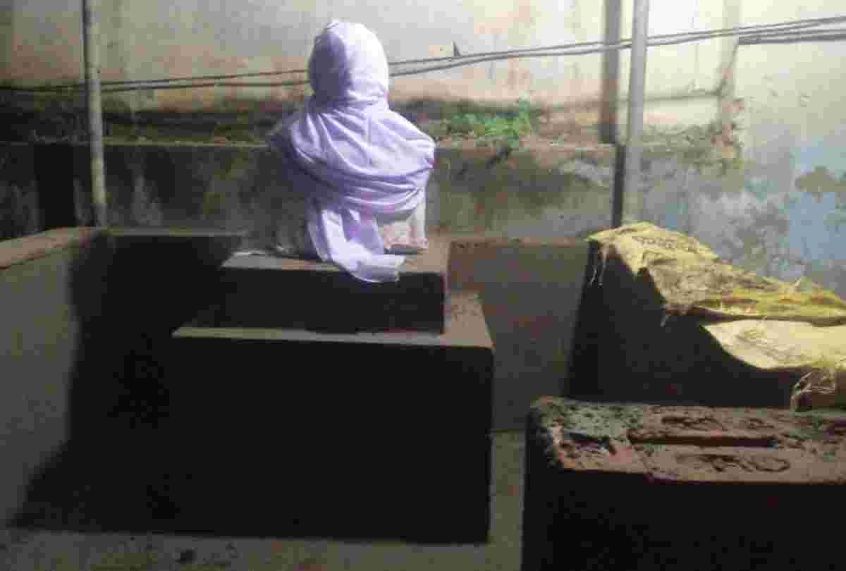 dispute over unveiling of Former pradhan statue, panchayat secretary suspended