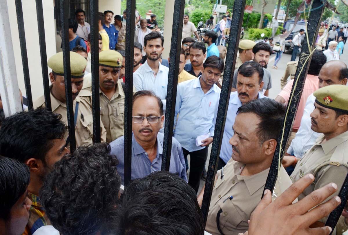 protest of students in CSJMU for seat increase