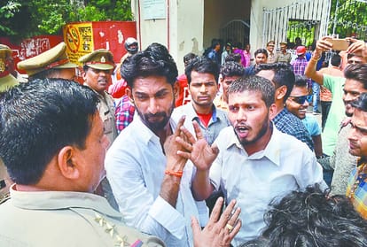 protest of students in CSJMU for seat increase