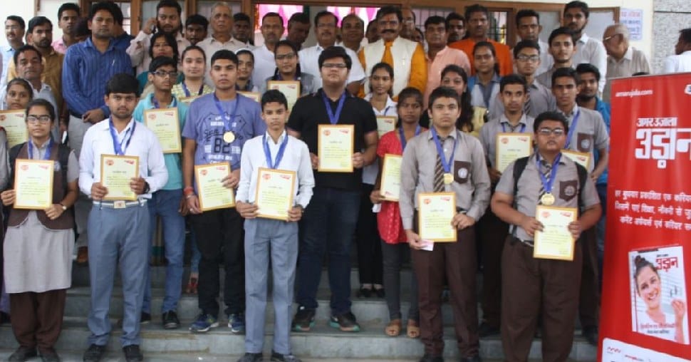 मेहनत को मिला सम्मान तो चमक उठे मेधावियों के चेहरे