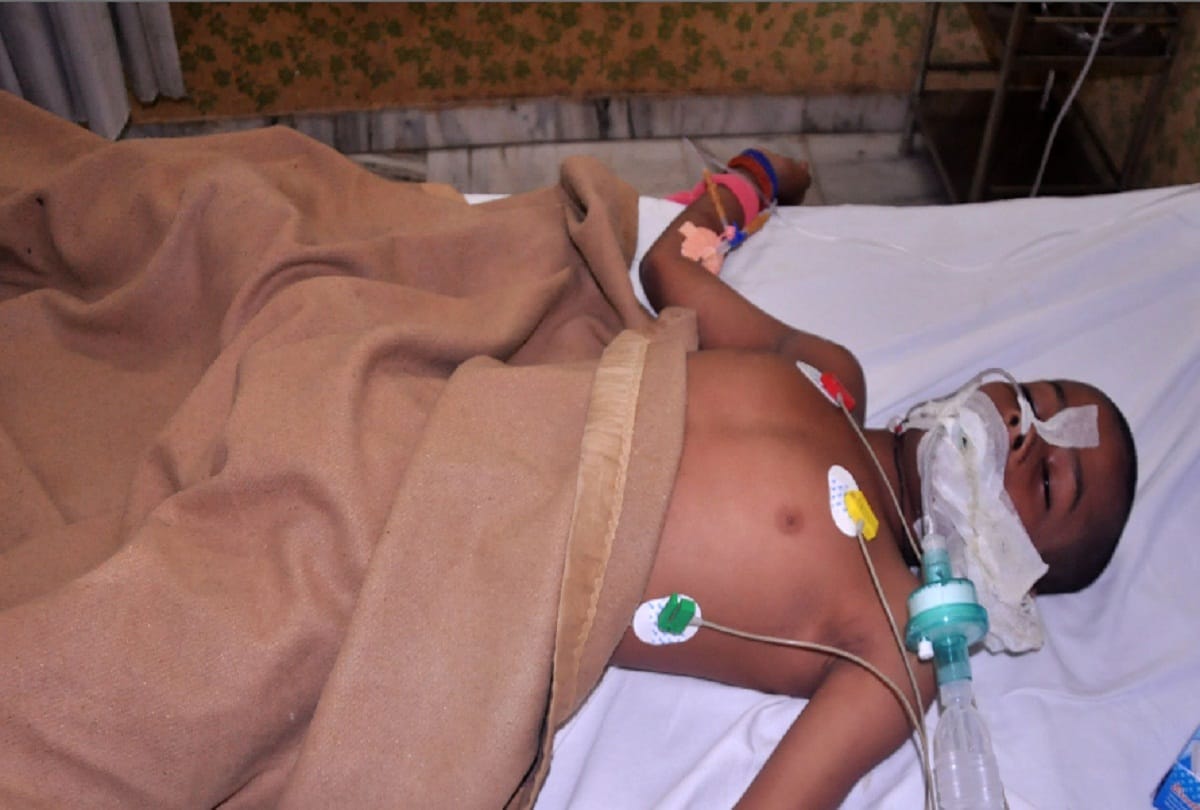 father given poison to Three children and then kill him self in tajganj
