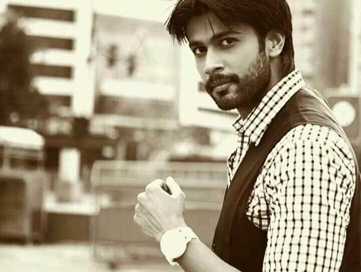this tv actor start acting at the age of 17 years