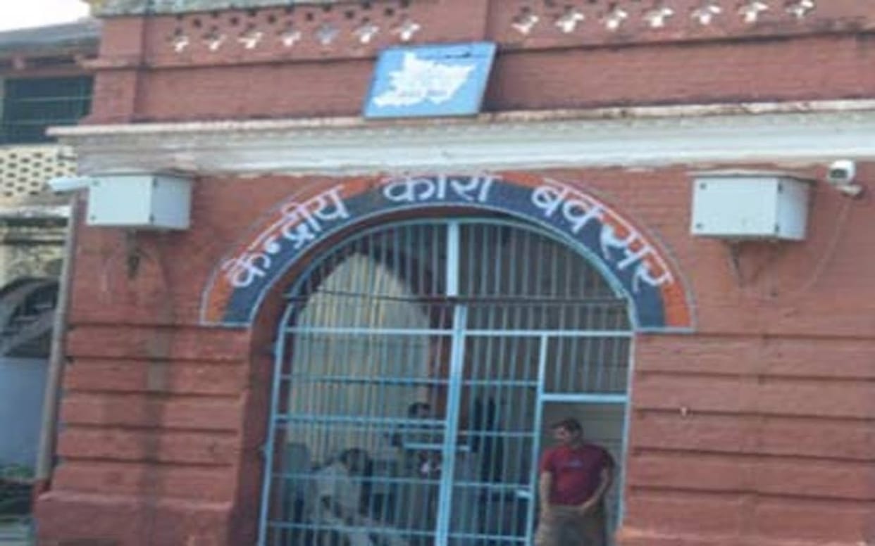 Raid together in all jails of Bihar after getting input from IB, Offensive goods recovered
