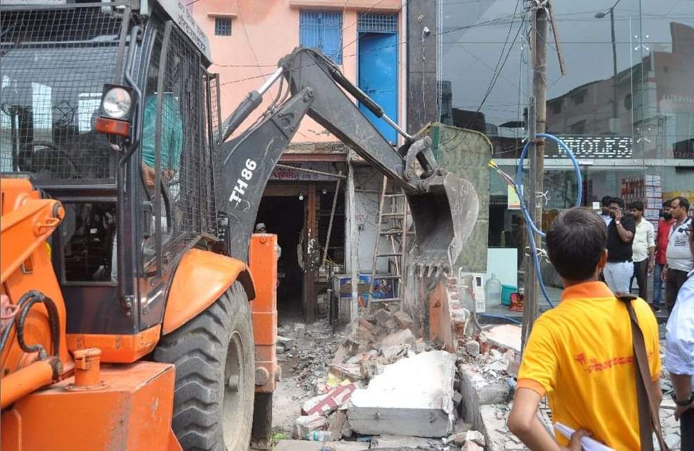 encroachment removed across MG Road agra