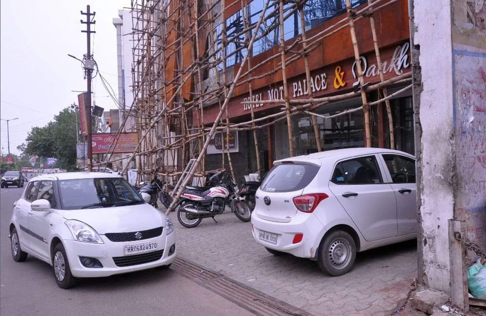 encroachment removed across MG Road agra
