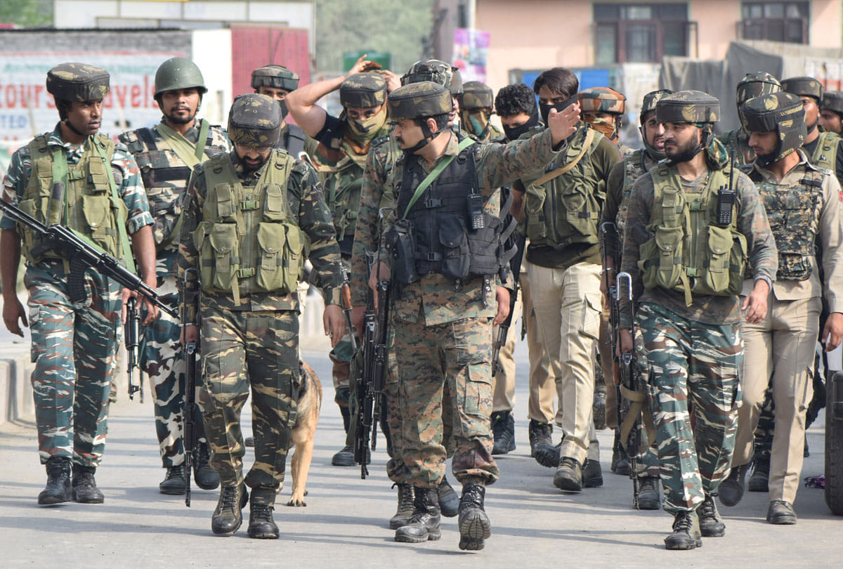 encounter burst in srinagar jammu kashmir on Sunday on jawan martyr