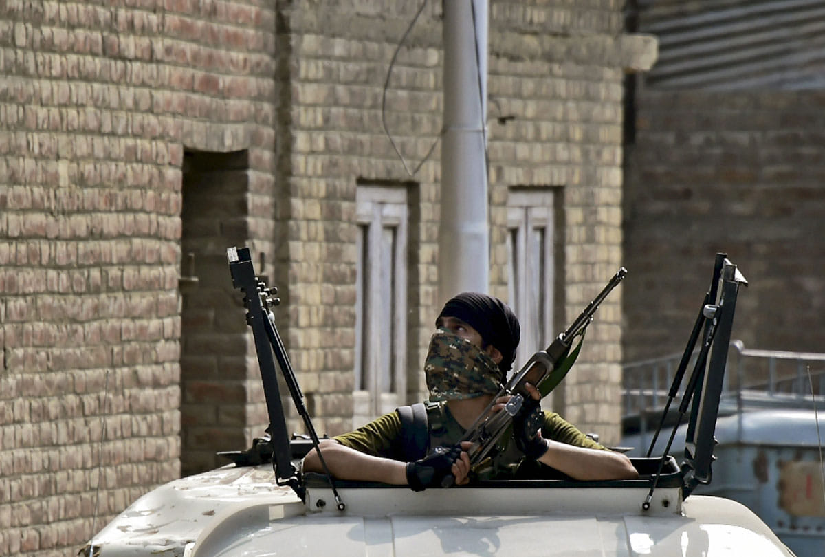 encounter burst in srinagar jammu kashmir on Sunday on jawan martyr
