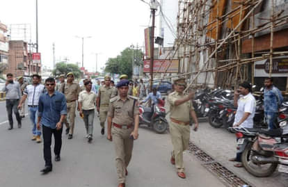 encroachment removed across MG Road agra