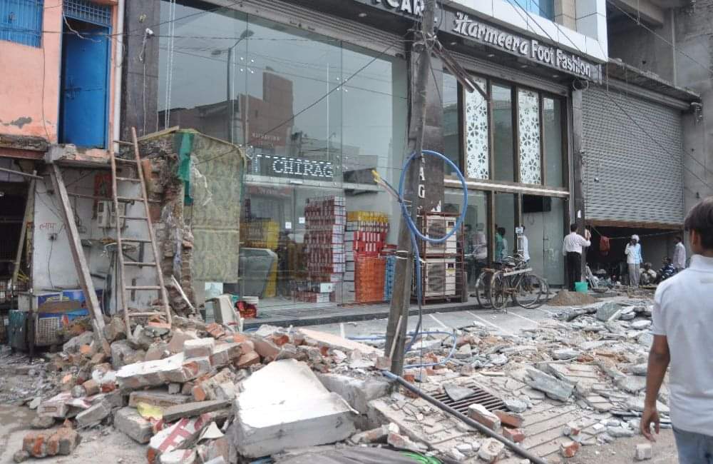 encroachment removed across MG Road agra
