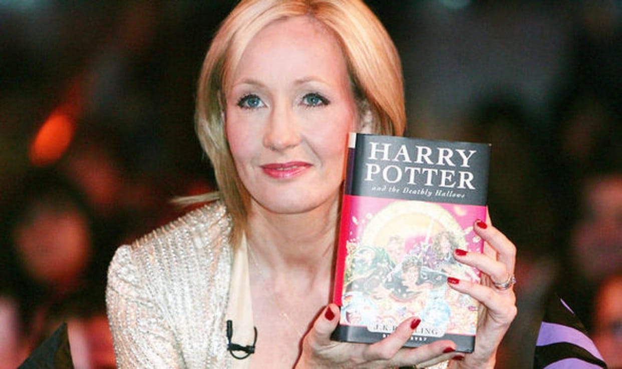 Harry Potter writer J. K. Rolling donates 130 crores for multiple sclerosis research