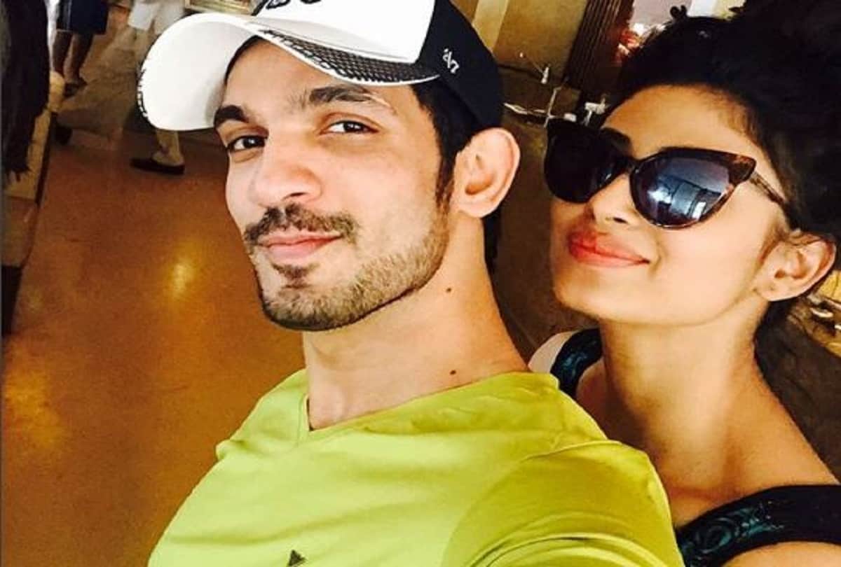 Mouni Roy dance with Arjun Bijlani at Dance Deewane