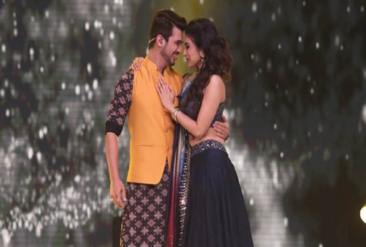 Mouni Roy dance with Arjun Bijlani at Dance Deewane