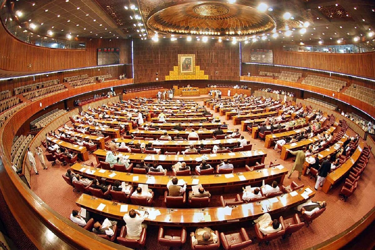 Pakistan: On the issue of rising inflation, the opposition surrounded the PM Imran Khan government in Parliament