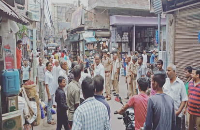 youths beaten up husband wife in firozabad