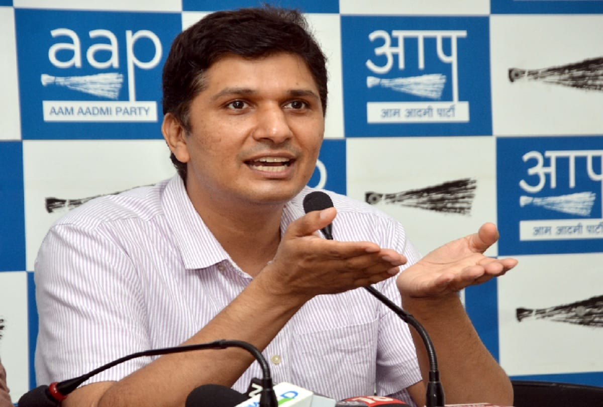 AAP claims Big blow to BJP in MCD elections all district presidents resign