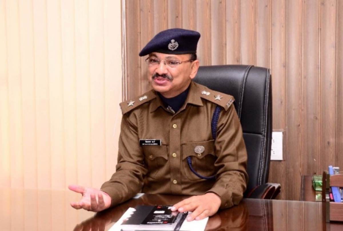 sp una diwakar sharma direction to police staff not to have more than 200 rupees in pocket