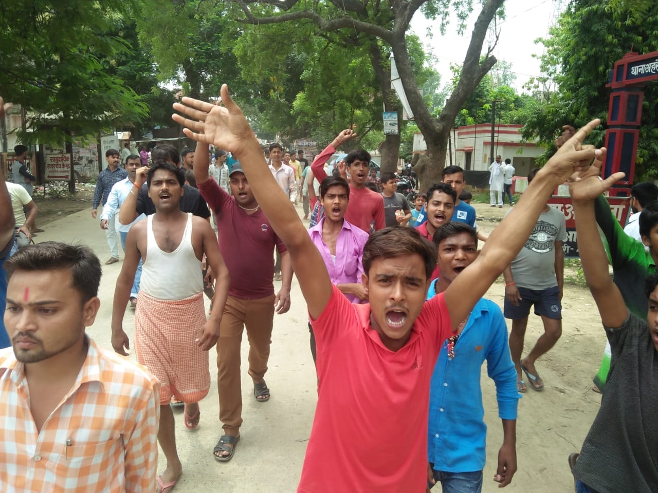 Azamgarh market closed  after shopkeeper murder
