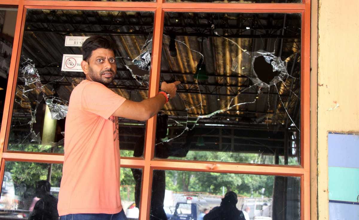 Fight between restaurant staff and customer in varanasi