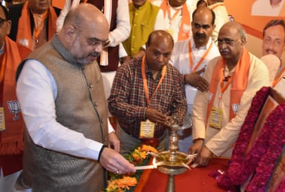 Amit Shah clears that NRC would be main issue for 2019 Shelter to refugees country but not intruder