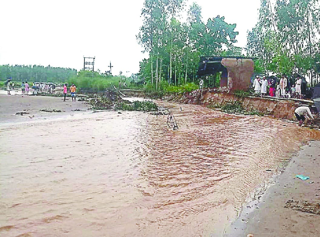 Floods in rainy stream, death of one in torrential drift