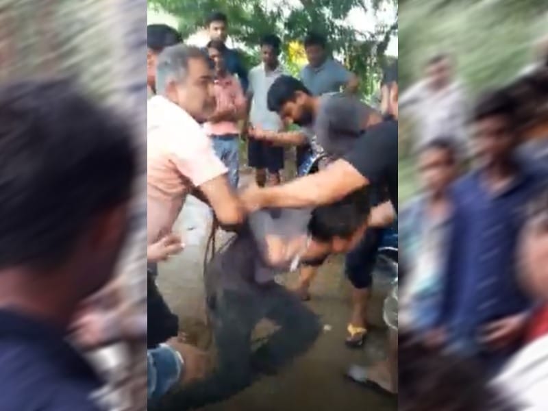crowd beat youth in roorkee police and public go away