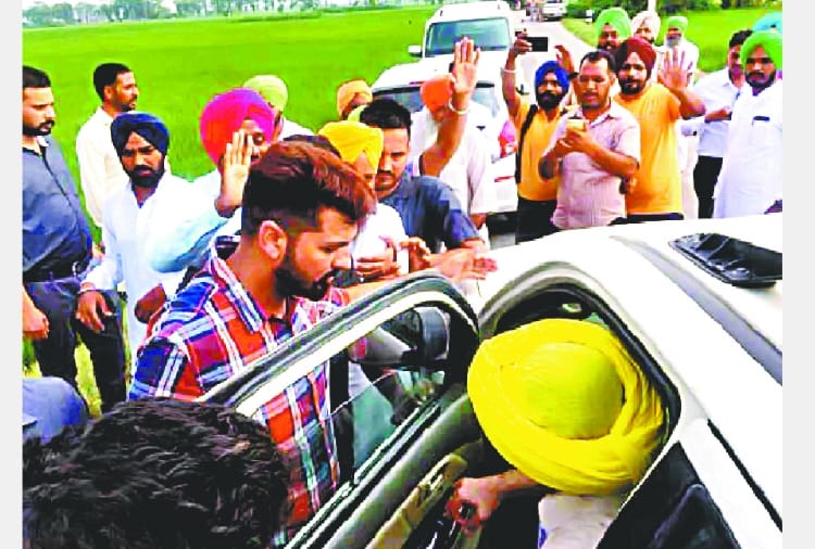 Khaira supporters tried to attack on Bhagwant Maan