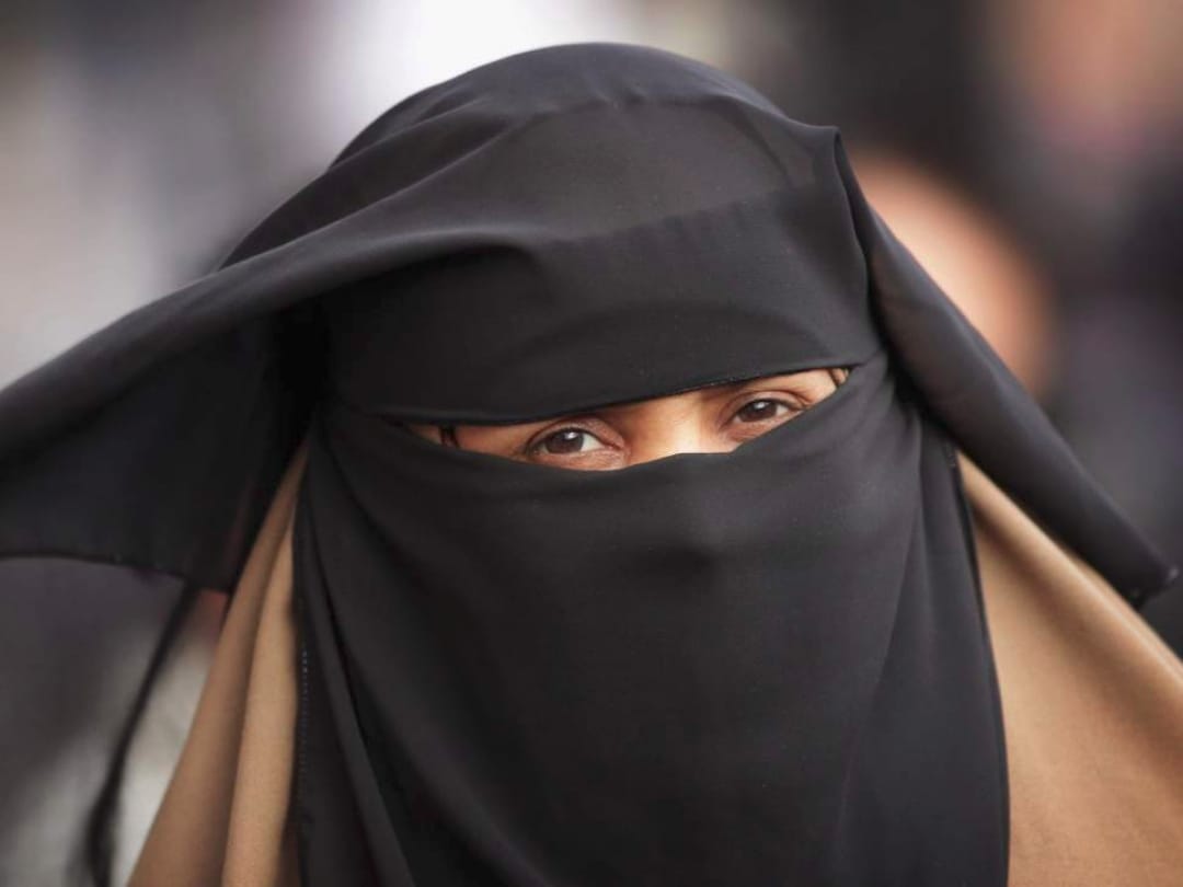 selling ganja by wearing burkha inspector identify it