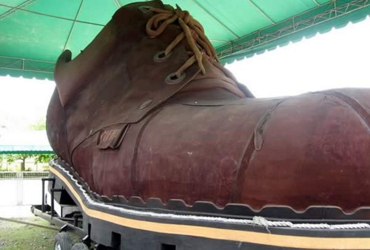 world's largest shoe will be made in Agra