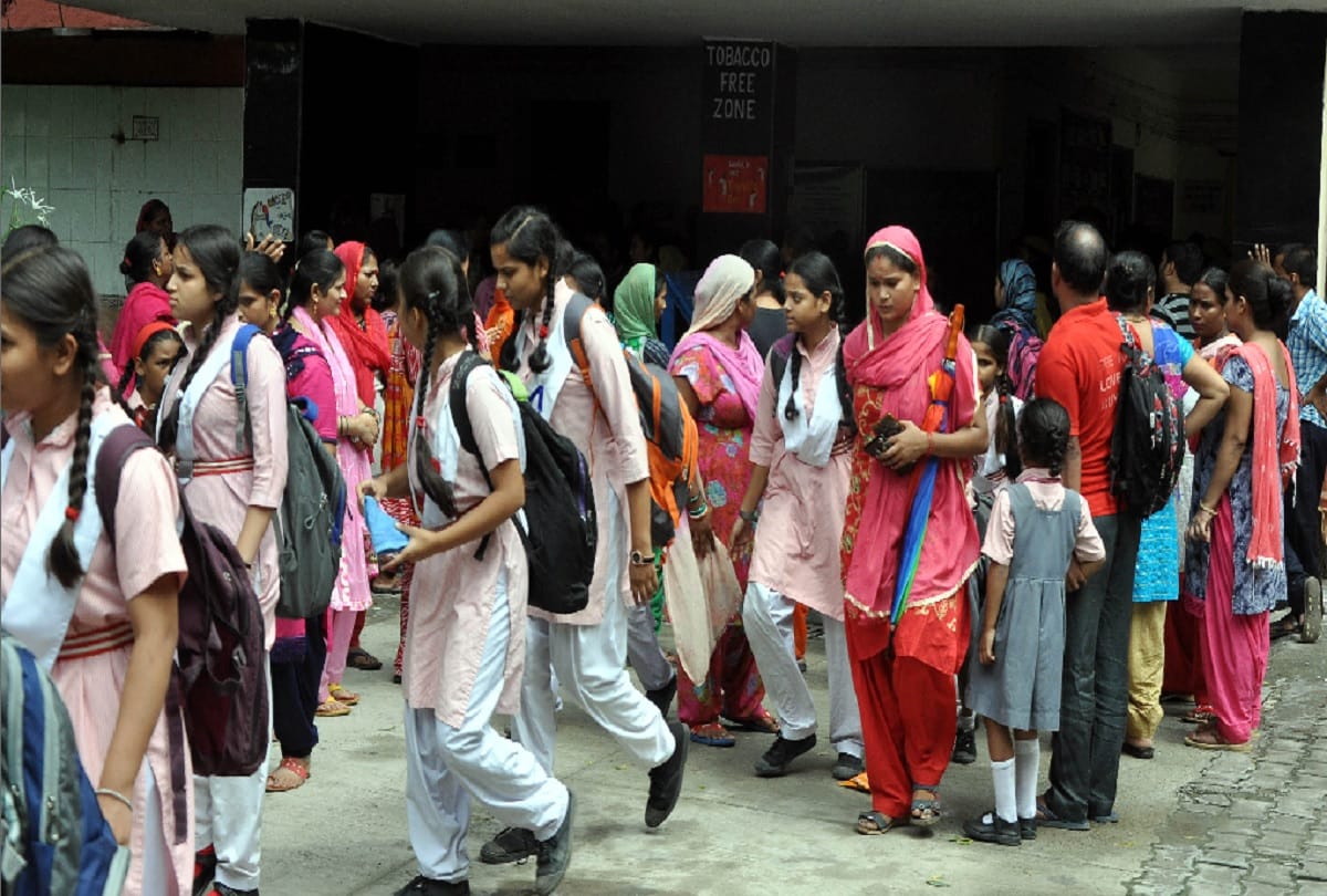 ruckus by Parents In NDMC school at delhi