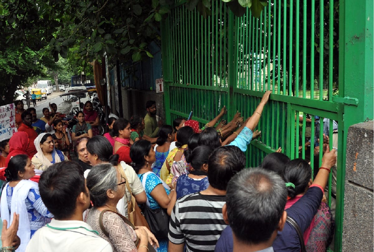 ruckus by Parents In NDMC school at delhi
