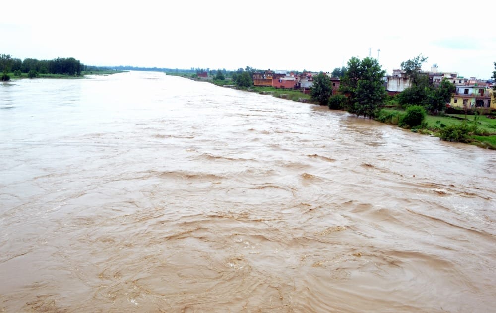Lawsuit Registered on 44 peoples for Garbage and sewage throw in Ganga 