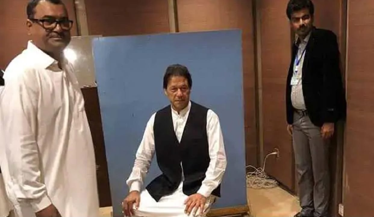 Imran khan borrows Waistcot from National Assembly staff for a photo for his registration card