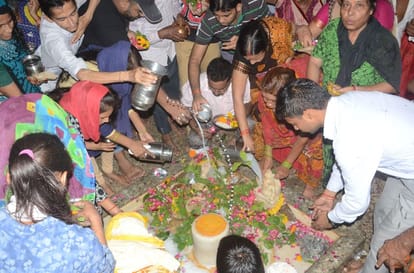 huge crowd of devotees reached kailash mahadev temple on somvar
