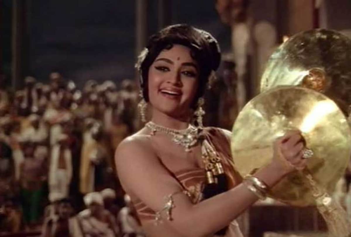 vyjayanthimala and raj kapoor love story  Krishna Kapoor Left The House Once Because Of His Affair