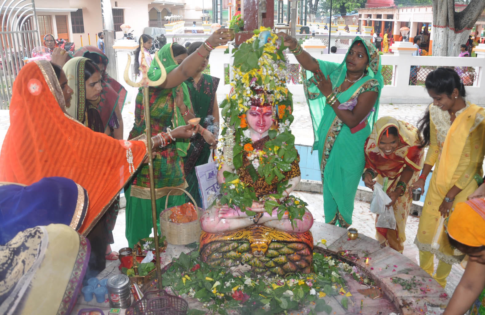 Shravan Maas Shiv Mantra chant these mantras in the month of Sawan, then your luck may shine in Hindi 