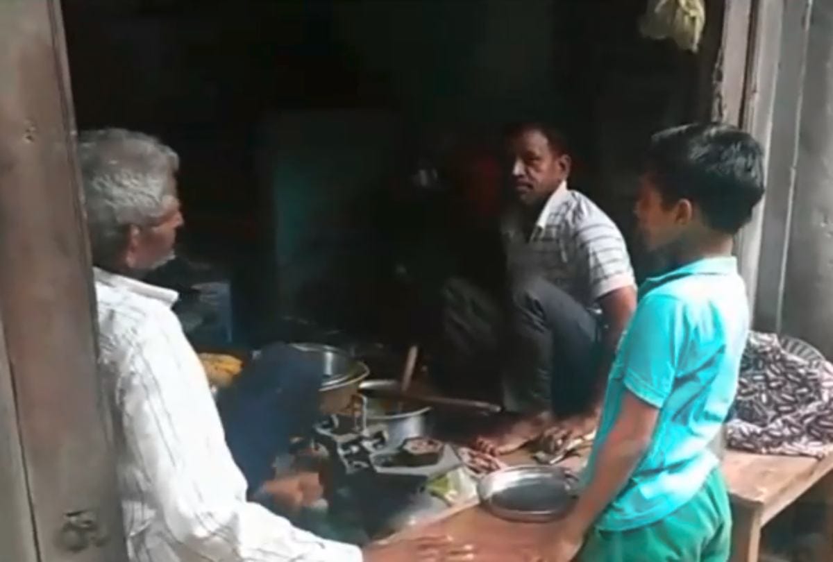 This sweet shop selling malpua opens once in a year Since 60 years at Pratapgarh in uttar pradesh