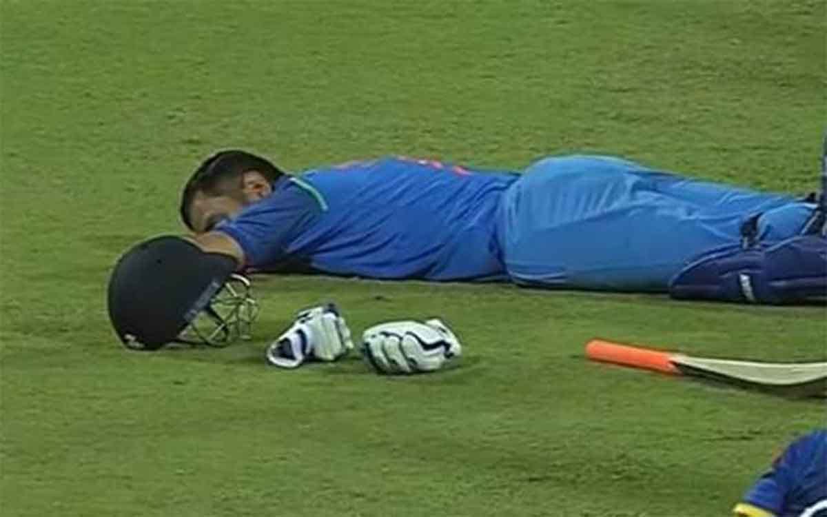 arjun tendulkar took a power nap at lords in india vs england test