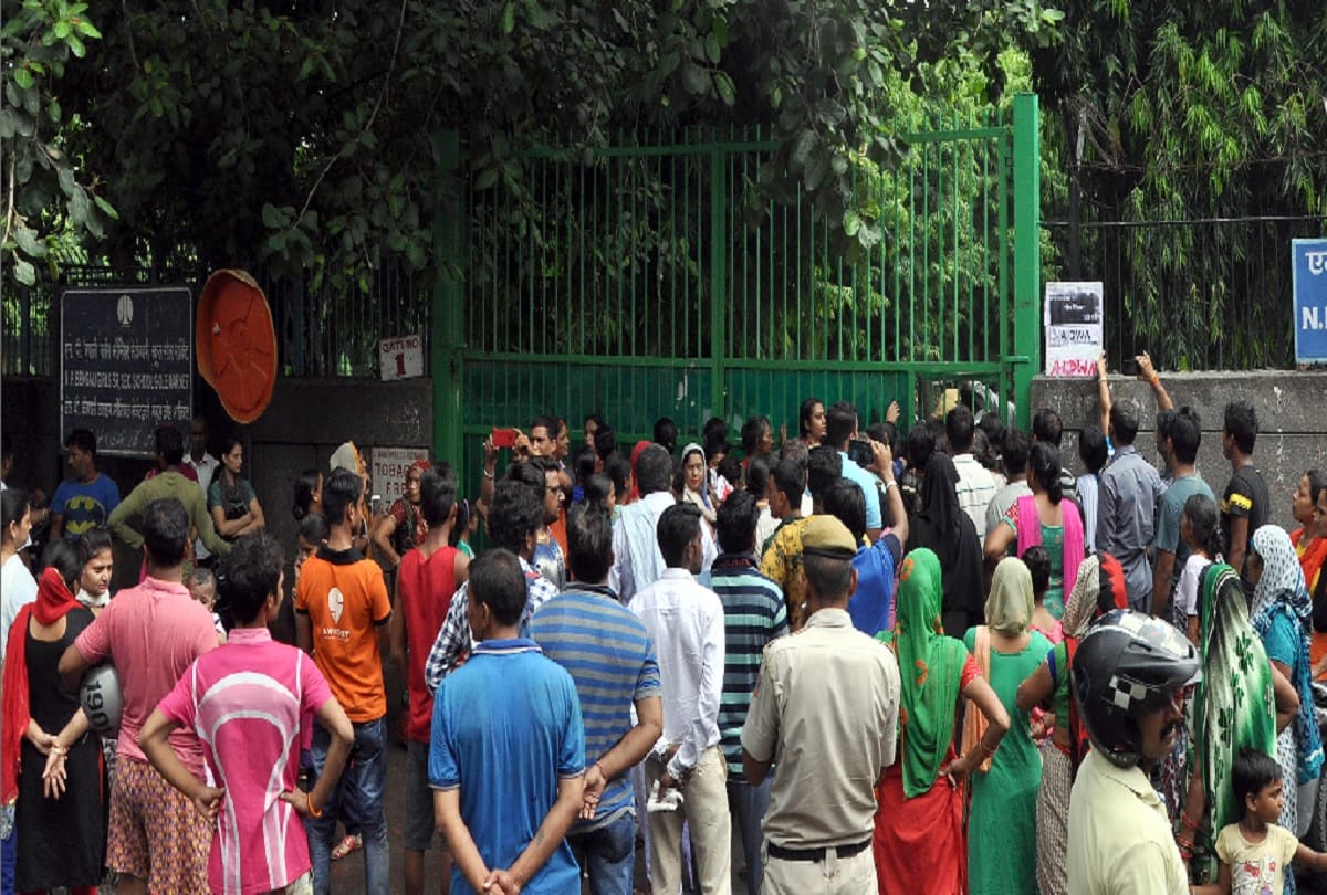 ruckus by Parents In NDMC school at delhi