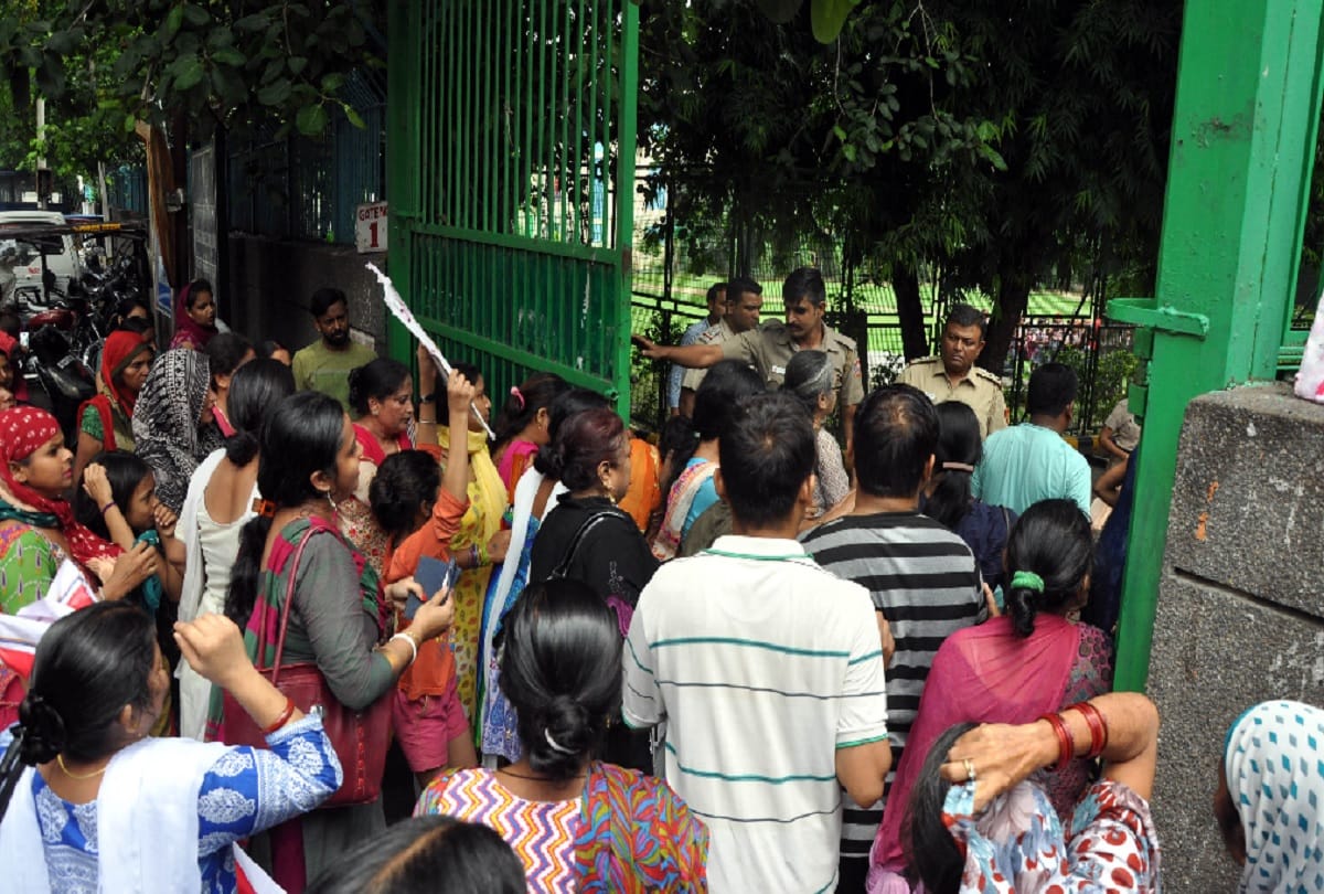 ruckus by Parents In NDMC school at delhi
