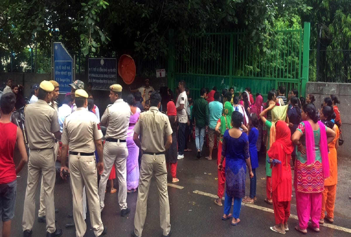 ruckus by Parents In NDMC school at delhi
