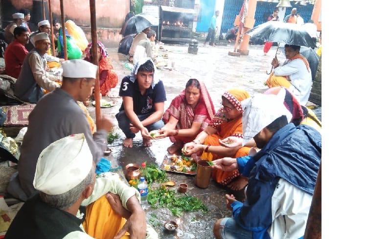On the last Monday of Savan, crowd of devotees in Shiva temples