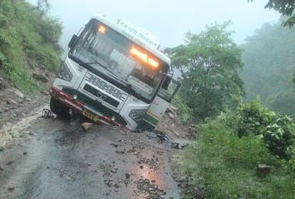 923 roads closed in himachal due to heavy rainfall