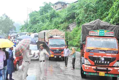 923 roads closed in himachal due to heavy rainfall