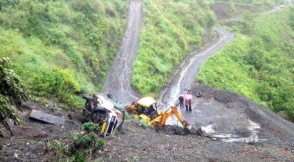 आसमान से बरसी आफत, जनजीवन अस्त-व्यस्त