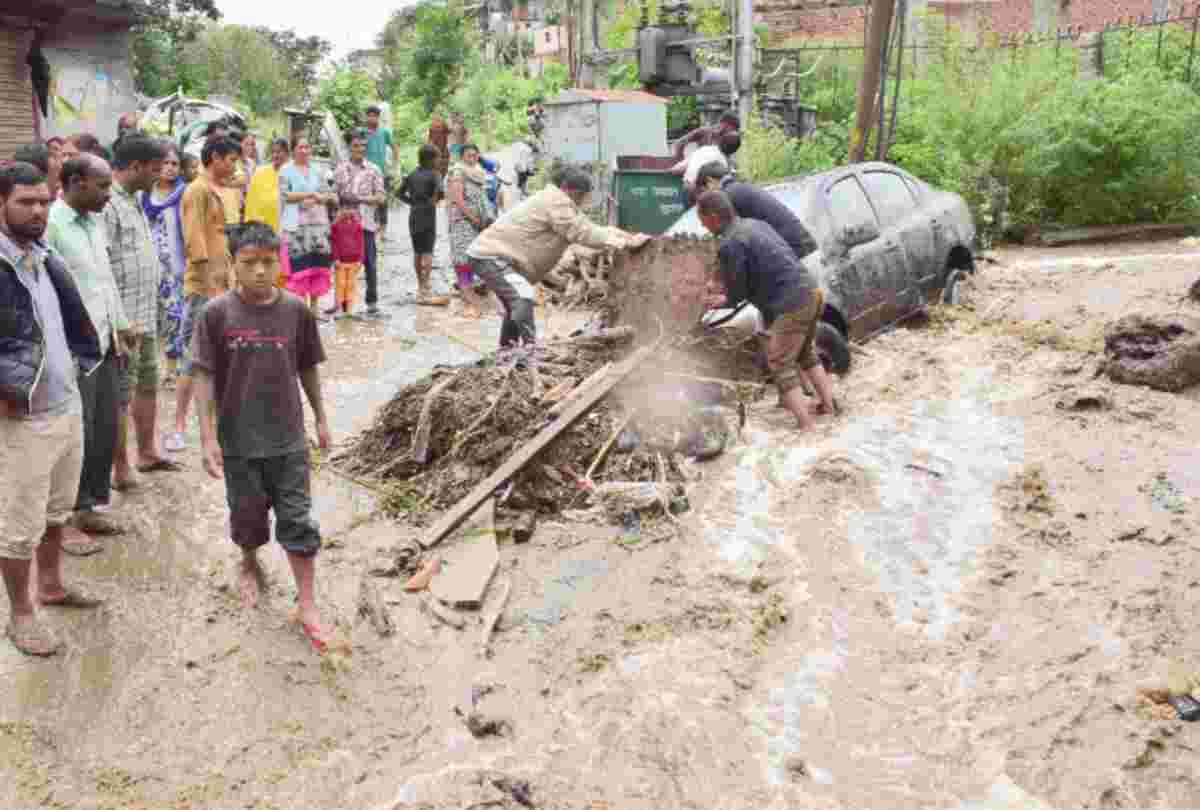 923 roads closed in himachal due to heavy rainfall
