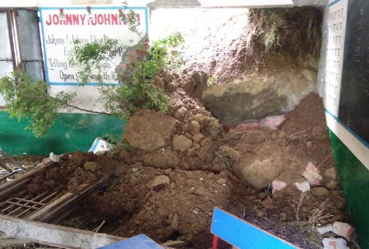 Hill's Debris fall into primary school Kiratpur Sahib