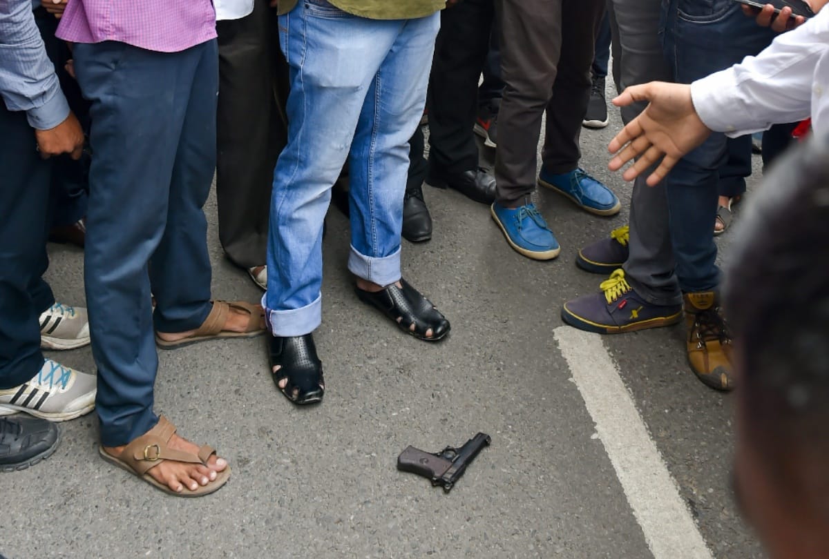 an unidentified man opened fire at jnu student umar khalid outside constitution club